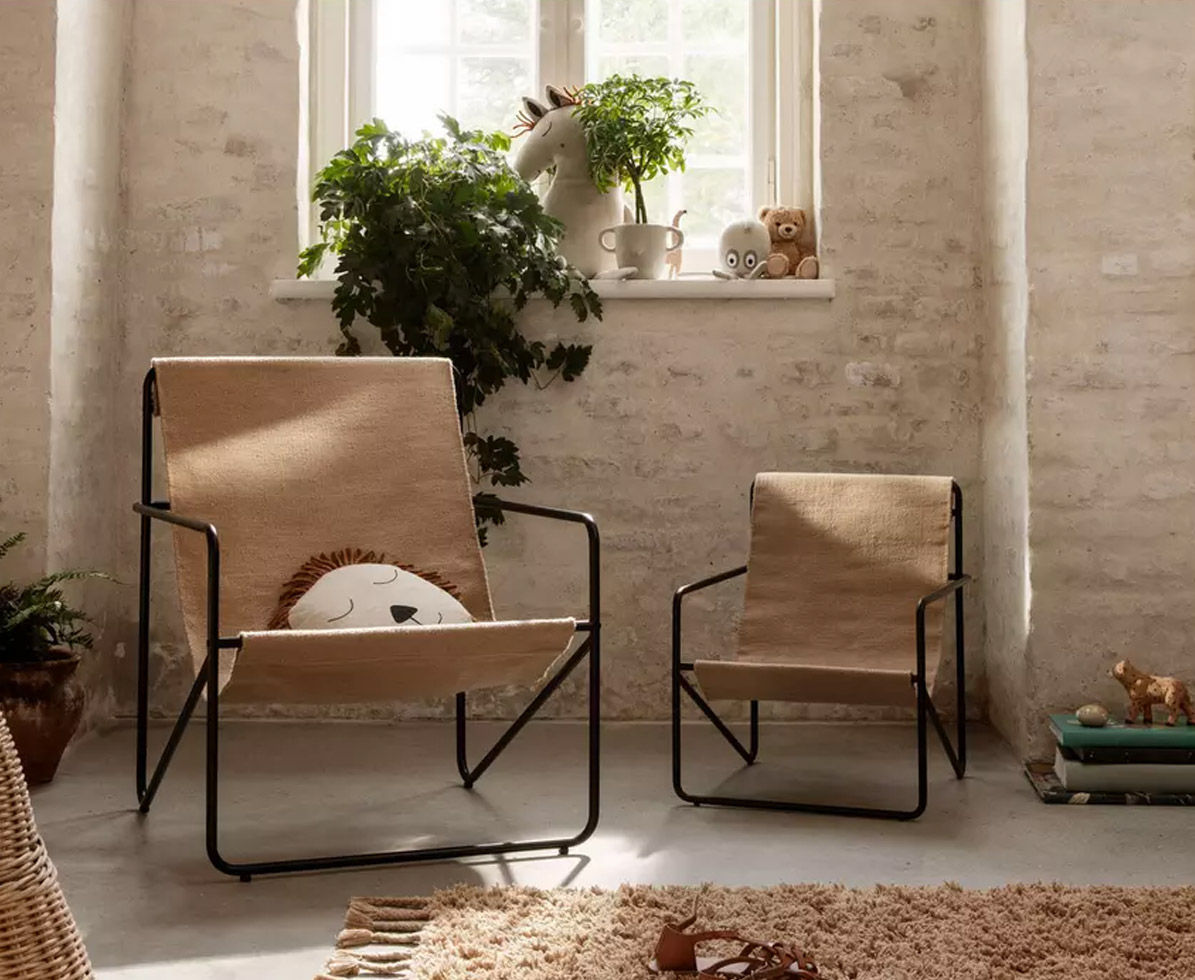 LOUNGE LUXURIOUSLY